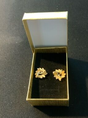 Gold Flower Stud Earrings - Women Jewelry